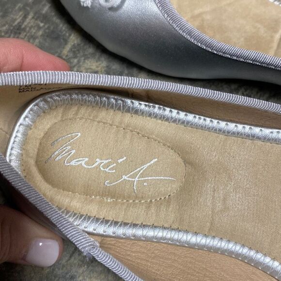 Mari A. Silver Beatriz Ballerina Flats Size 7 - Picture 8 of 9